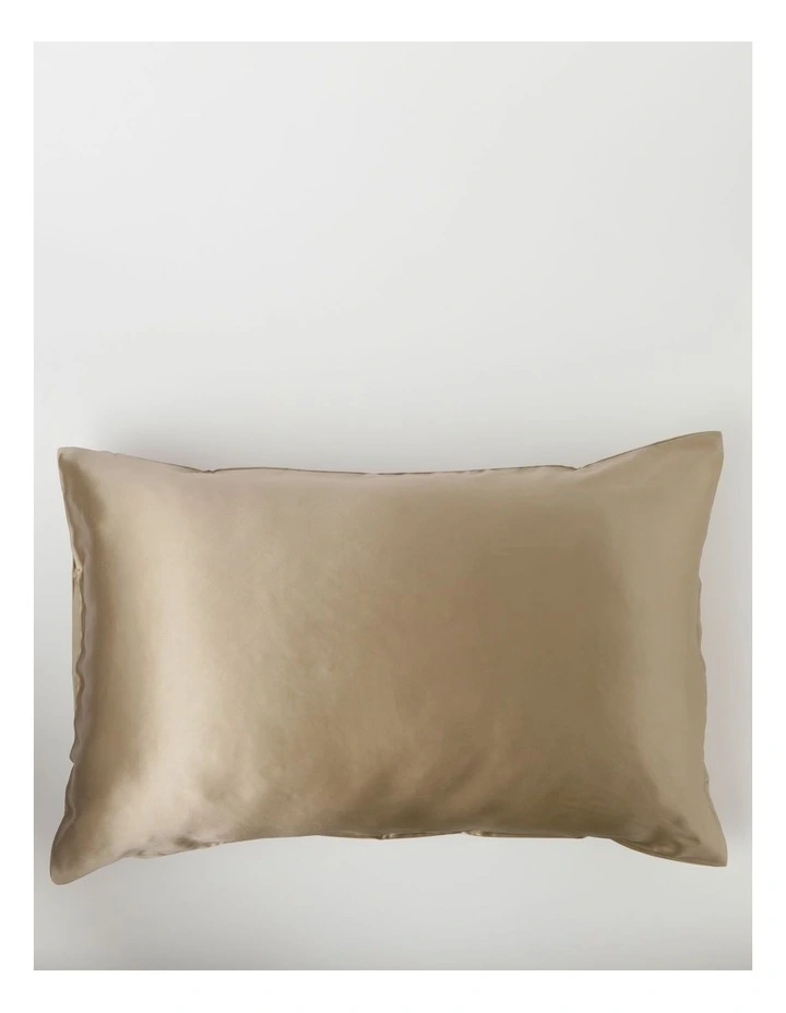 Heritage Luxe Silk Pillowcase In Champagne 3 Heritage Luxe Silk Pillowcase In Champagne