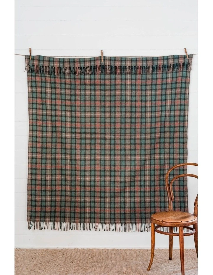 Heritage Collection Recycled Wool Scottish Tartan Blanket In Hunter 5 Heritage Collection Recycled Wool Scottish Tartan Blanket In Hunter - Image 3
