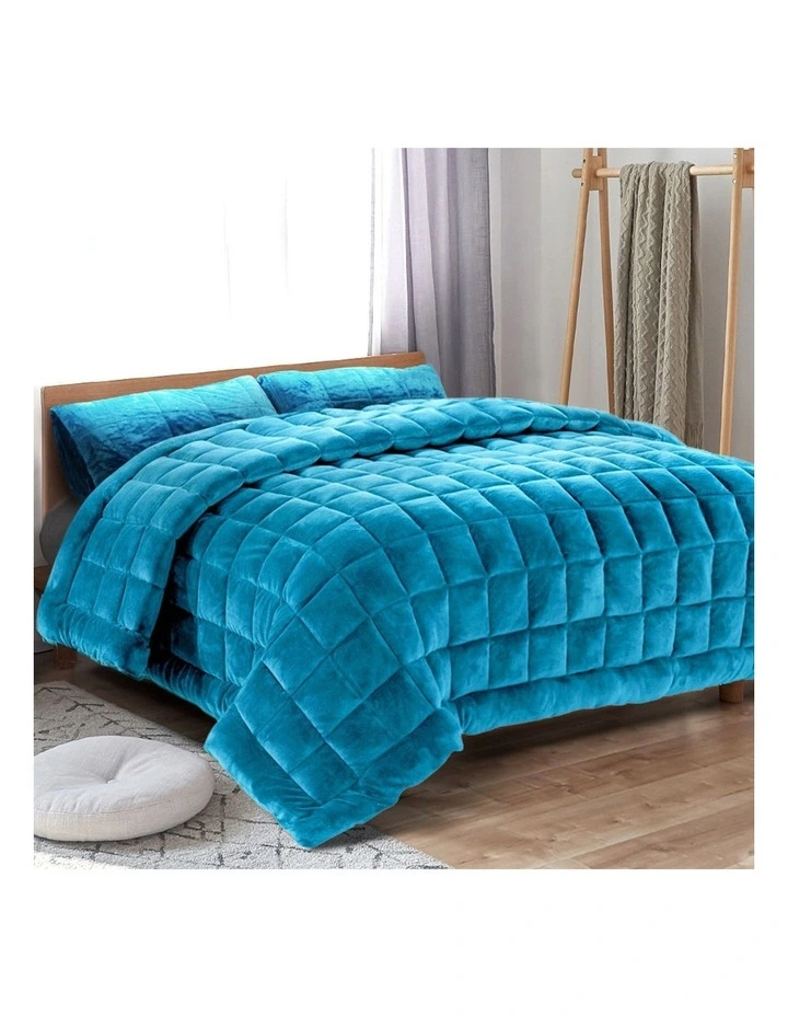 Super King Faux Mink Quilt In Teal 4 Super King Faux Mink Quilt In Teal - Image 2